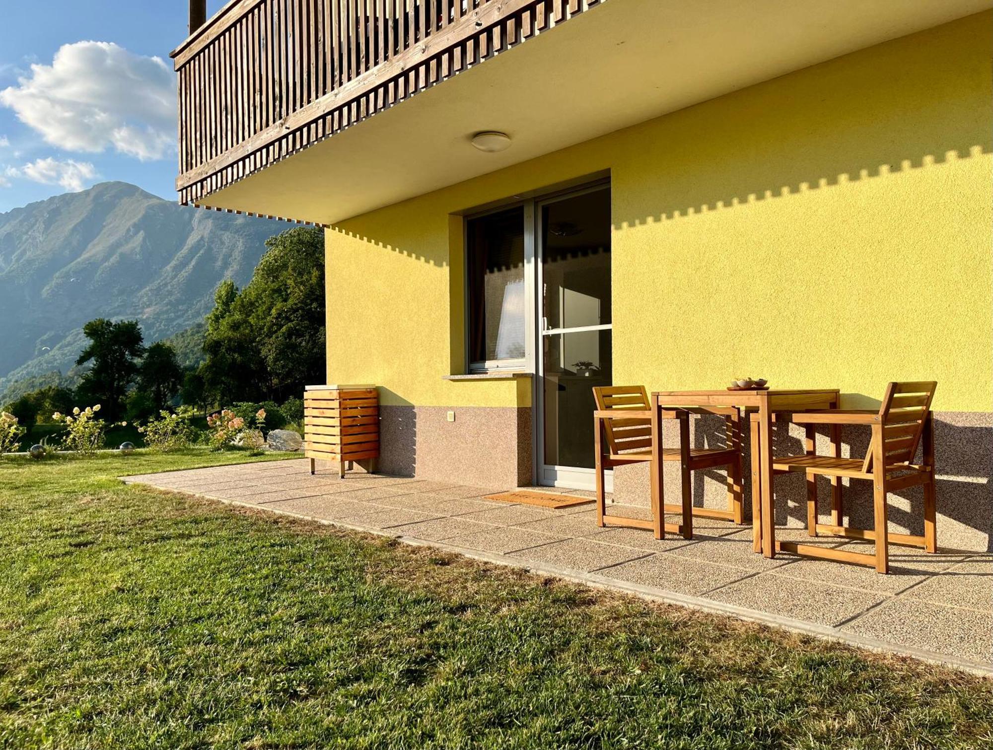 Cozy & Chic - Apartment With A Private Patio Kobarid Esterno foto