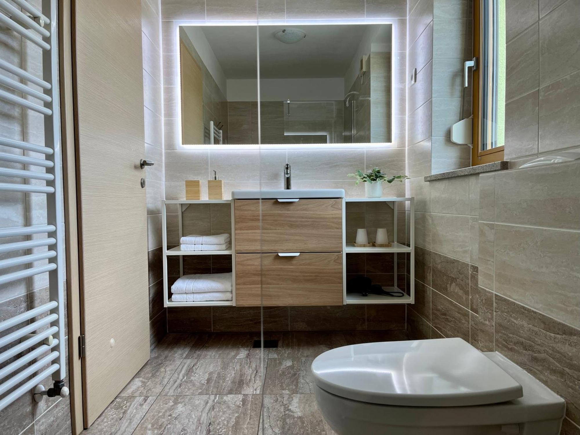 Cozy & Chic - Apartment With A Private Patio Kobarid Esterno foto