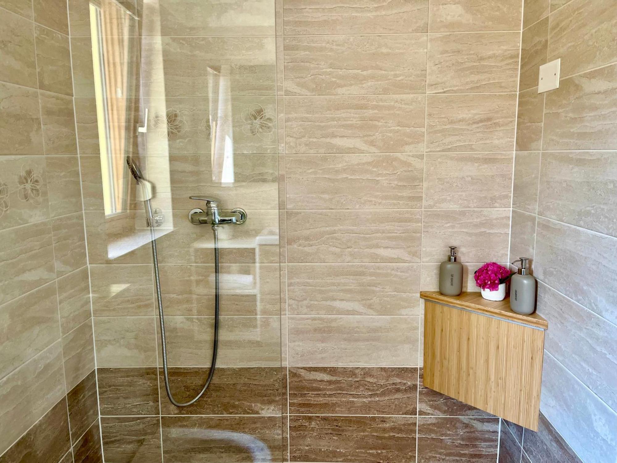 Cozy & Chic - Apartment With A Private Patio Kobarid Esterno foto